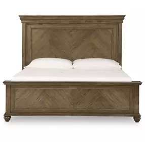 Waynely Medium Brown King Panel Bed