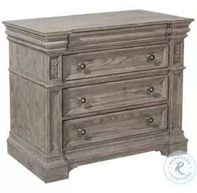 Windsor Hill French Gray 4 Drawer Bachelor's Chest
