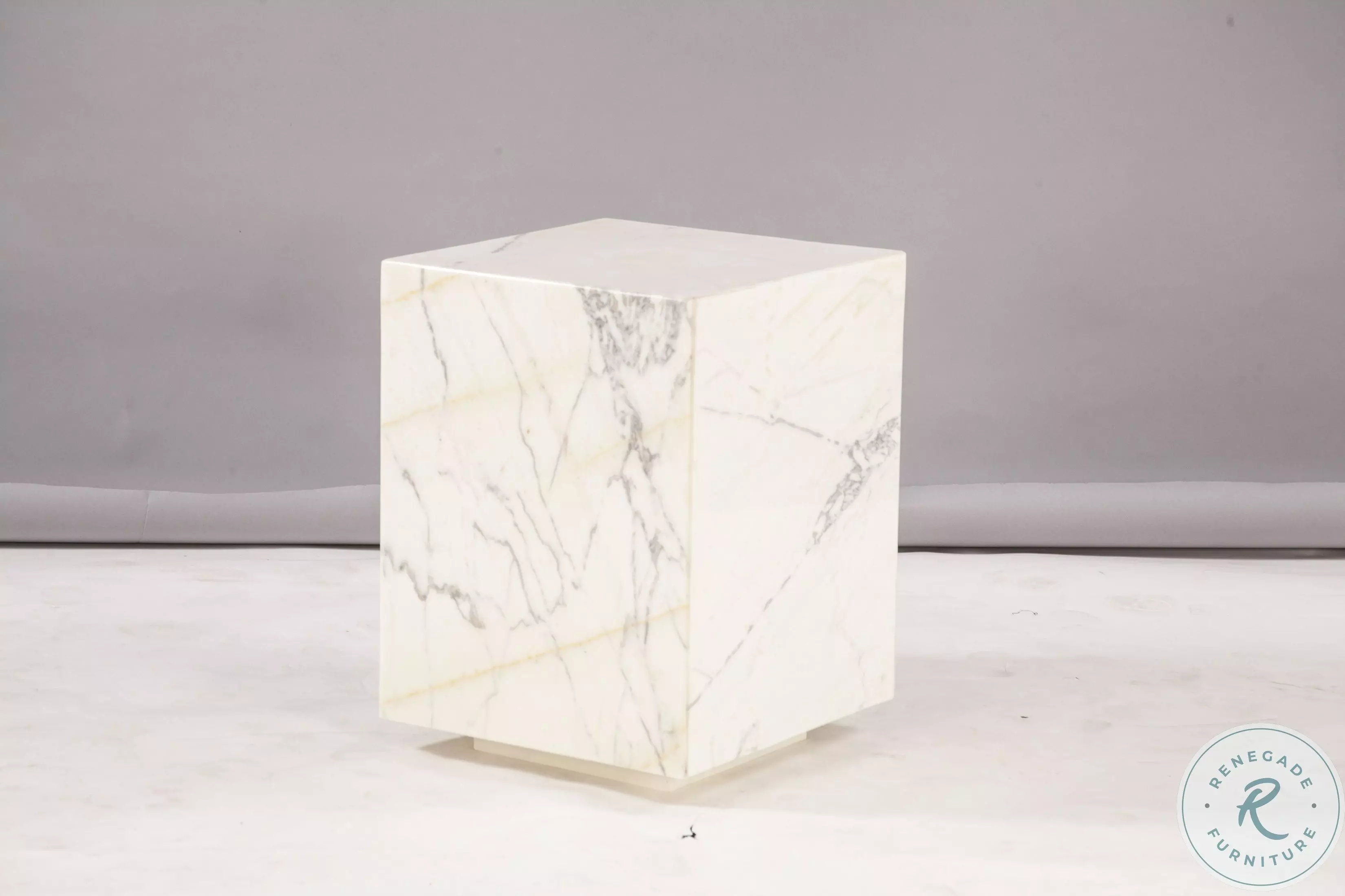 A&B の「Alvada Decorative Marble トレー fnl-st15am_3q1_htr20241.webp